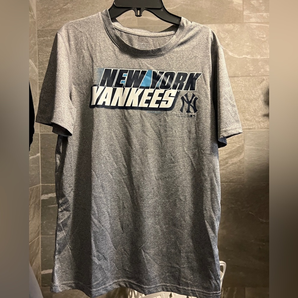 NY Yankees short sleeve shirt large 14/16 New/never worn